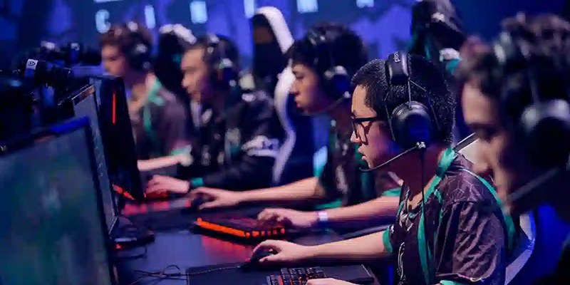 Luyện tập và thực hành chơi esport thường xuyên
